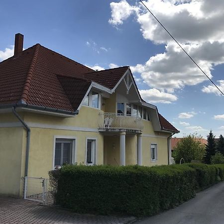 Esther Apartman Gyenesdiás Buitenkant foto