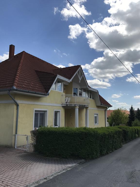 Esther Apartman Gyenesdiás Buitenkant foto